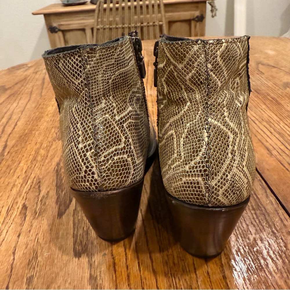 LIBERTY BLACK WOMEN'S BRETON SNAKE PRINT BOOTIES - ROUND TOE Size 8 Padded Insol - Picture 4 of 11